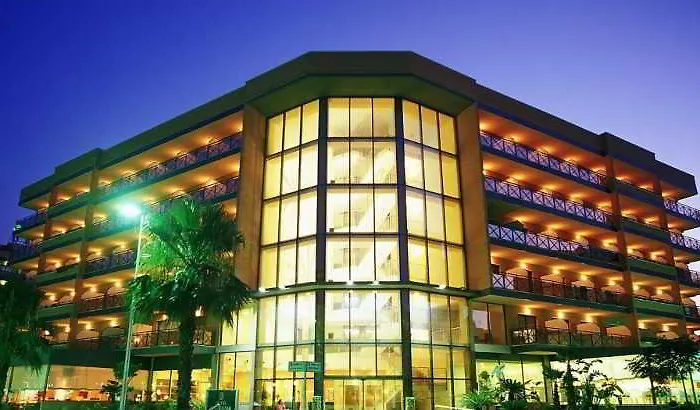 California Palace סאלו
