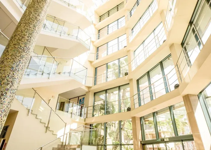 California Palace מלון