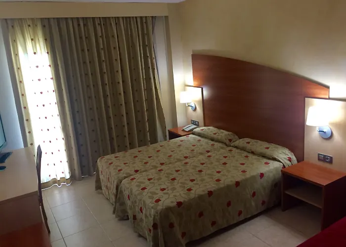 California Palace 4* סאלו